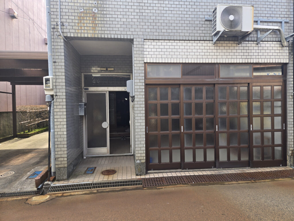 富山県射水市の一戸建て | 250万円 | 142.14m² | 洪水ハザード・津波ハザード | Akiyama house finder